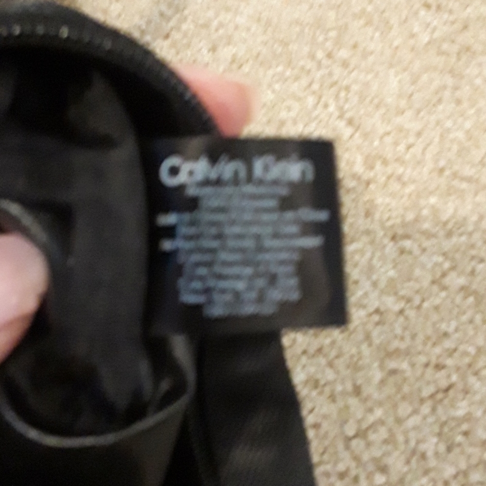 NWOT Calvin Klein Tote/Wristlet Set - Picture 5 of 8